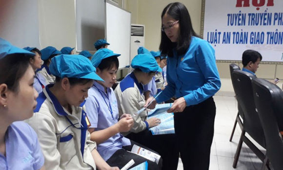 CÔNG ĐOÀN NGÀNH XÂY DỰNG HÀ NỘI: Trang bị kiến thức pháp luật cho công nhân xây dựng