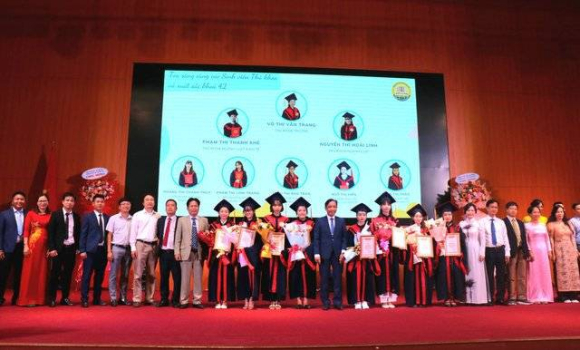 Trên 600 sinh viên Trường ĐH Luật Huế tốt nghiệp